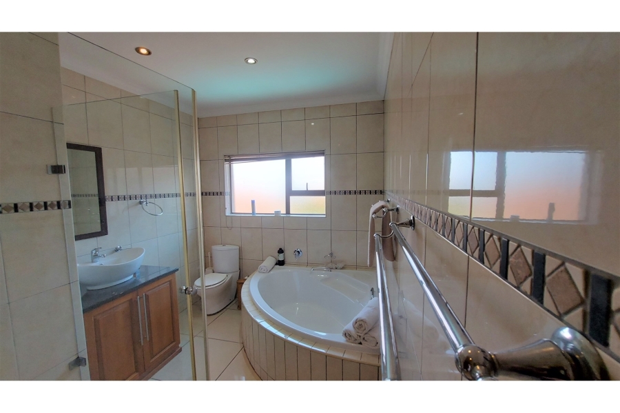 7 Bedroom Property for Sale in Birdwood Estate North West